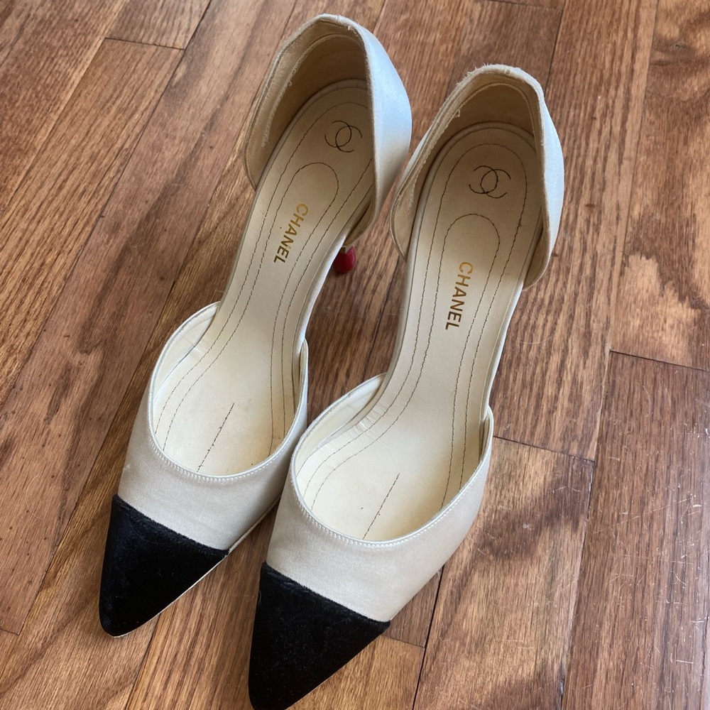 Vintage CHANEL matchbook stiletto